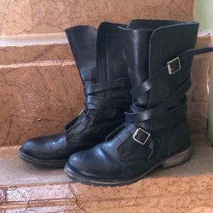 Leather tanker boots